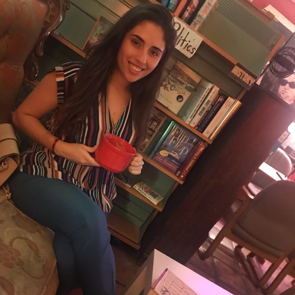 Meet your Posher, Daniela - Picture 2 of 4